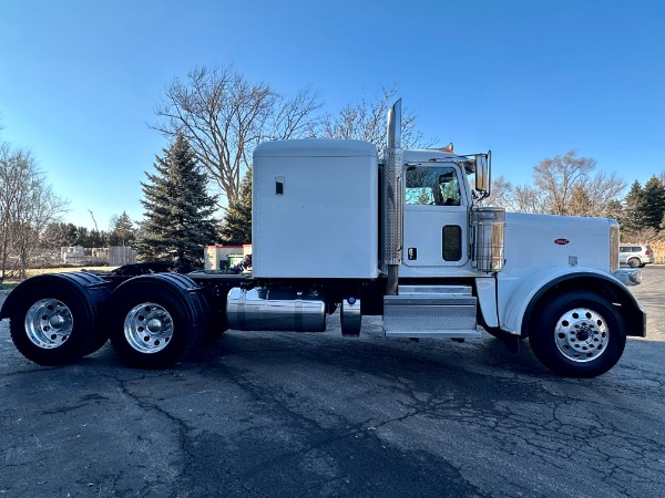 Used 2020 Peterbilt 389 Flat Top Sleeper - Cummins X15 - 565 Horsepower - 18 Speed Manual for sale Sold at Chicago Motor Cars in West Chicago IL 60185 6