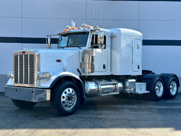 Used 2020 Peterbilt 389 Flat Top Sleeper - Cummins X15 - 565 Horsepower - 18 Speed Manual for sale Sold at Chicago Motor Cars in West Chicago IL 60185 1