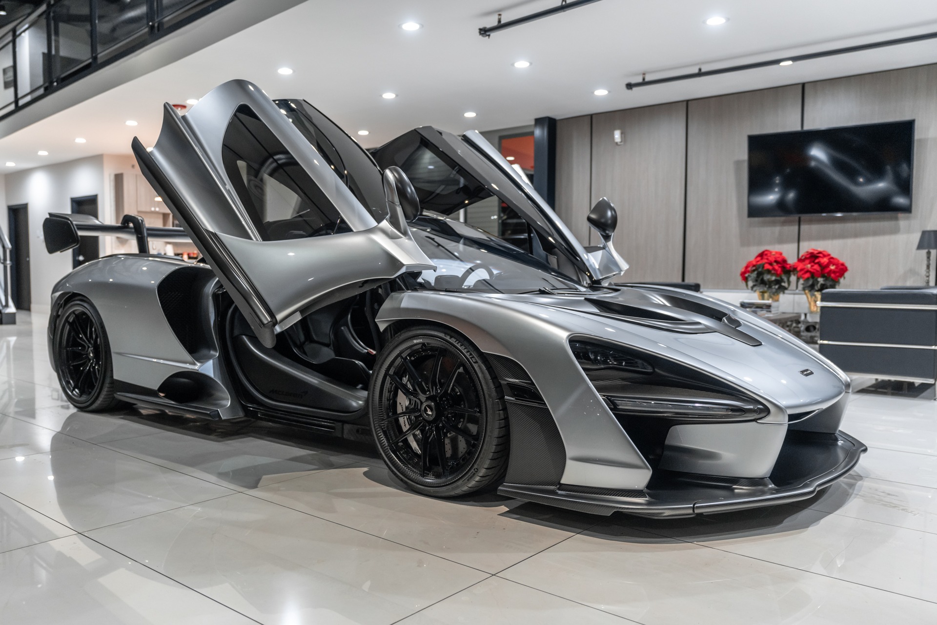 Used-2019-McLaren-Senna-Coupe-Liquid-Silver-Bespoke-Interior-TONS-of-Carbon-100K-in-Options