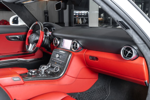 Used-2012-Mercedes-Benz-SLS-AMG-RARE-Gullwing-Coupe-BEST-Color-Combo-Carbon-Fiber-Interior-Collector-Car