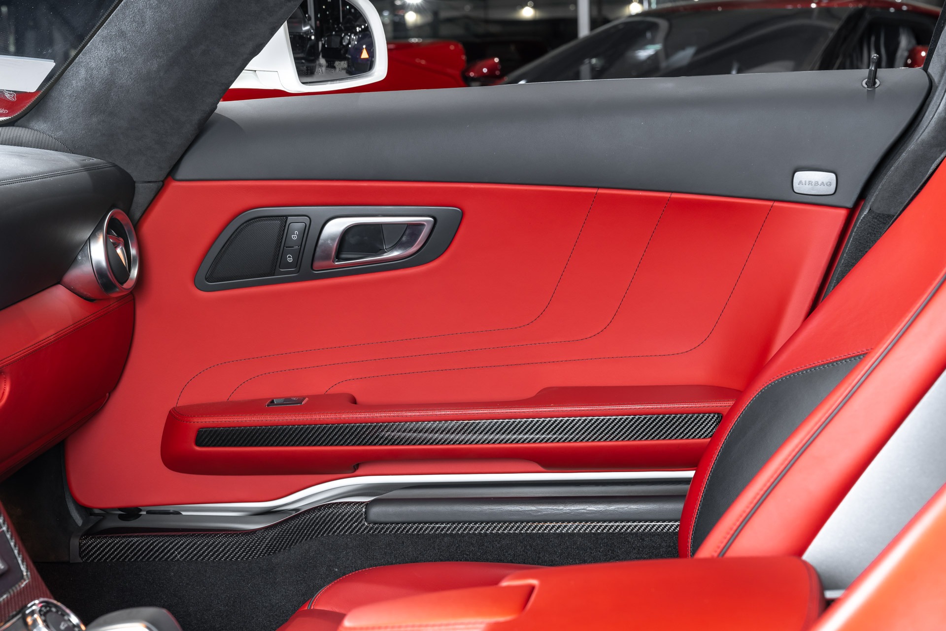 Used-2012-Mercedes-Benz-SLS-AMG-RARE-Gullwing-Coupe-BEST-Color-Combo-Carbon-Fiber-Interior-Collector-Car