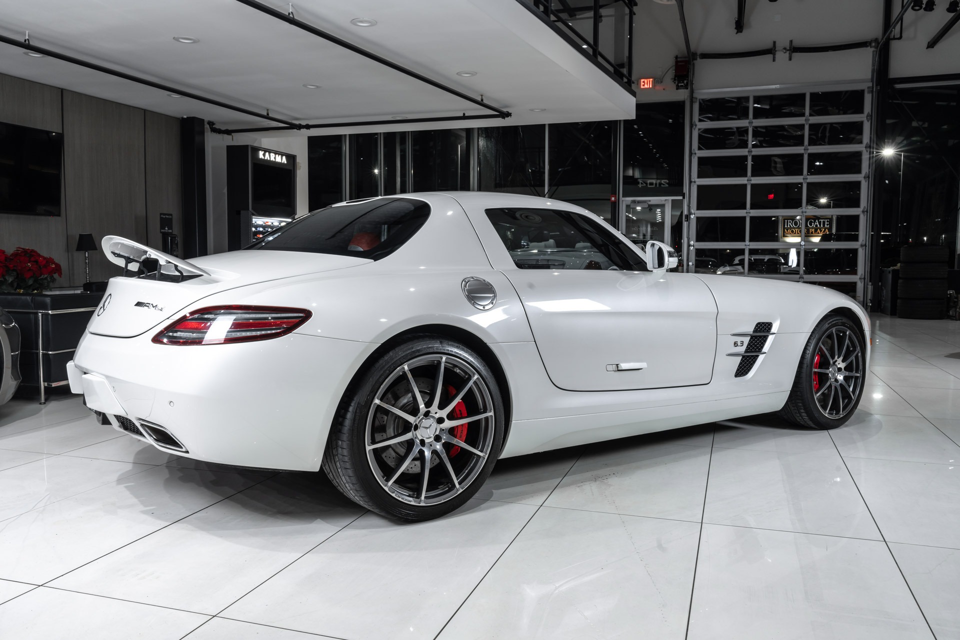 Used-2012-Mercedes-Benz-SLS-AMG-RARE-Gullwing-Coupe-BEST-Color-Combo-Carbon-Fiber-Interior-Collector-Car