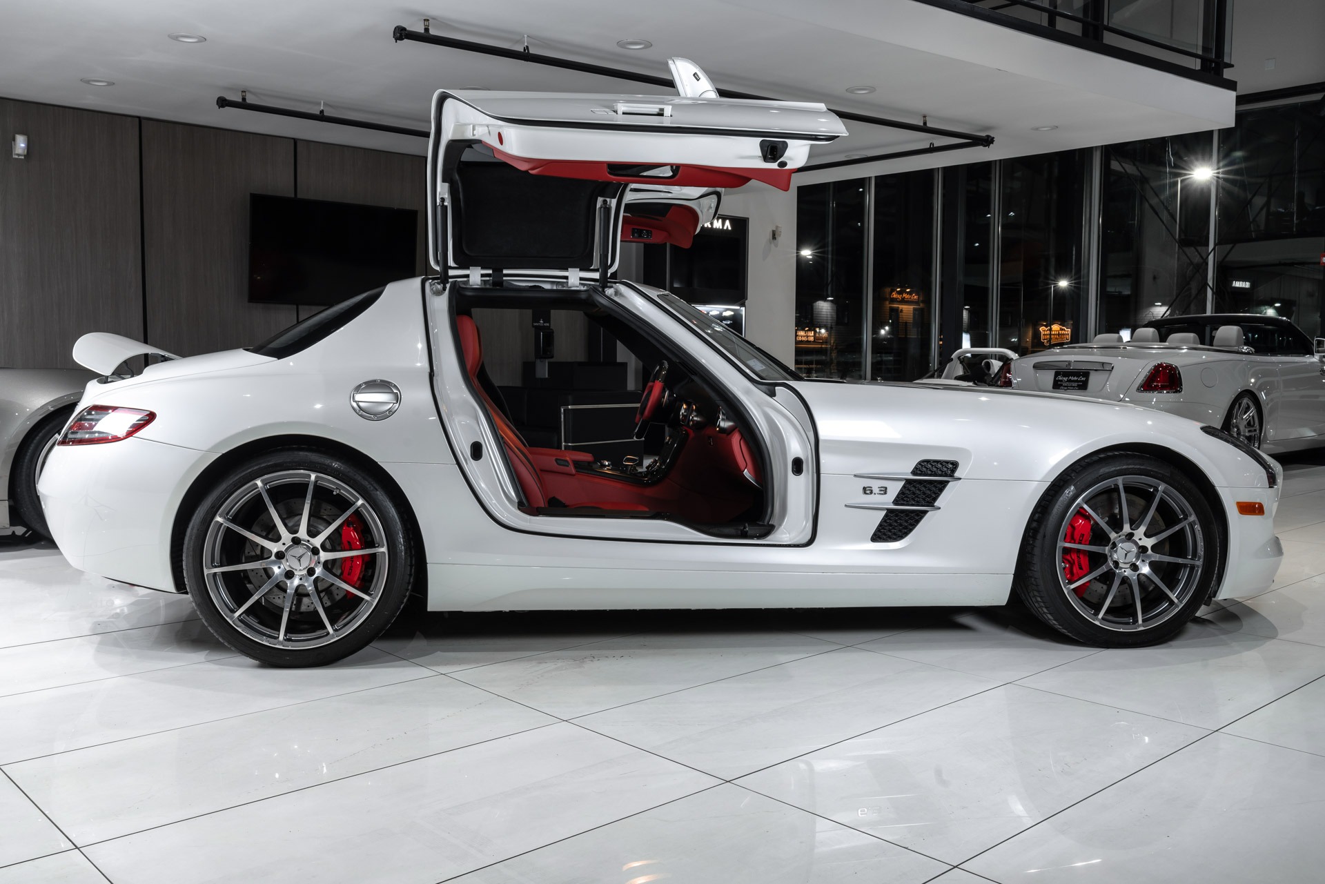 Used-2012-Mercedes-Benz-SLS-AMG-RARE-Gullwing-Coupe-BEST-Color-Combo-Carbon-Fiber-Interior-Collector-Car