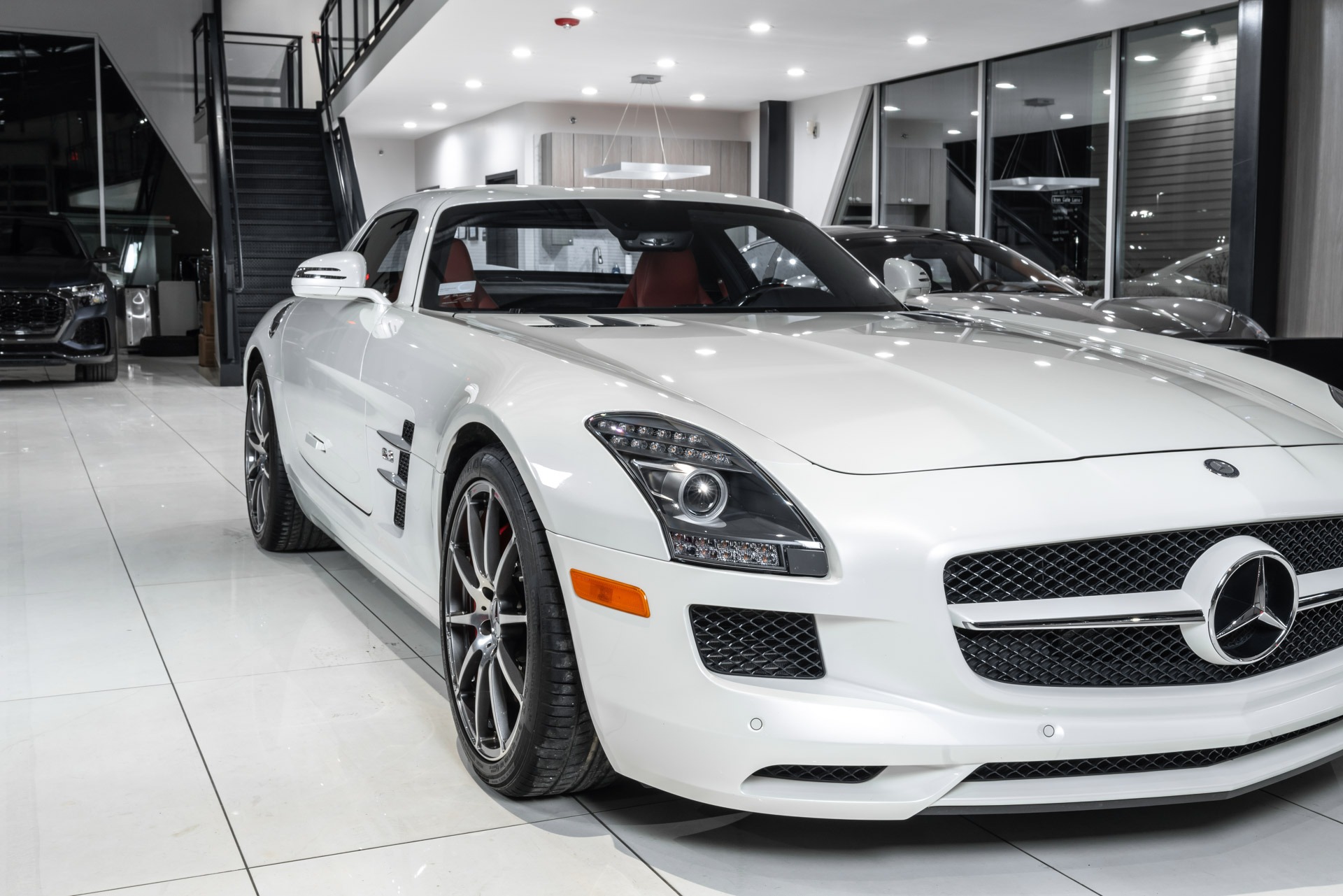 Used-2012-Mercedes-Benz-SLS-AMG-RARE-Gullwing-Coupe-BEST-Color-Combo-Carbon-Fiber-Interior-Collector-Car