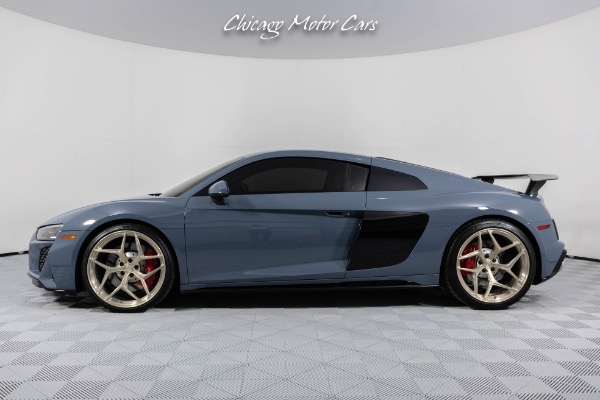 Used 2022 Audi R8 5.2 V10 Performance SIGNATURE WHEELS! Kemora Grey over Red! Carbon Interior Package for sale Sold at Chicago Motor Cars in West Chicago IL 60185 2