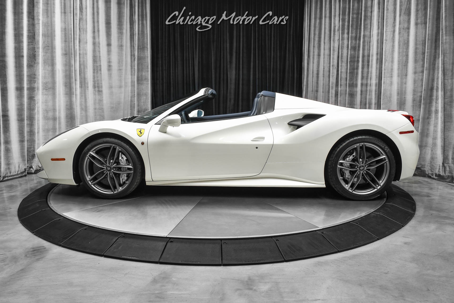 Used-2018-Ferrari-488-Spider-Over-100k-in-Options-Carbon-Fiber-Race-Seats-Pristine-Example