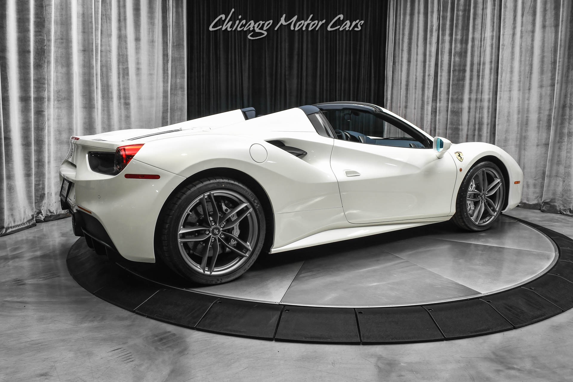 Used-2018-Ferrari-488-Spider-Over-100k-in-Options-Carbon-Fiber-Race-Seats-Pristine-Example