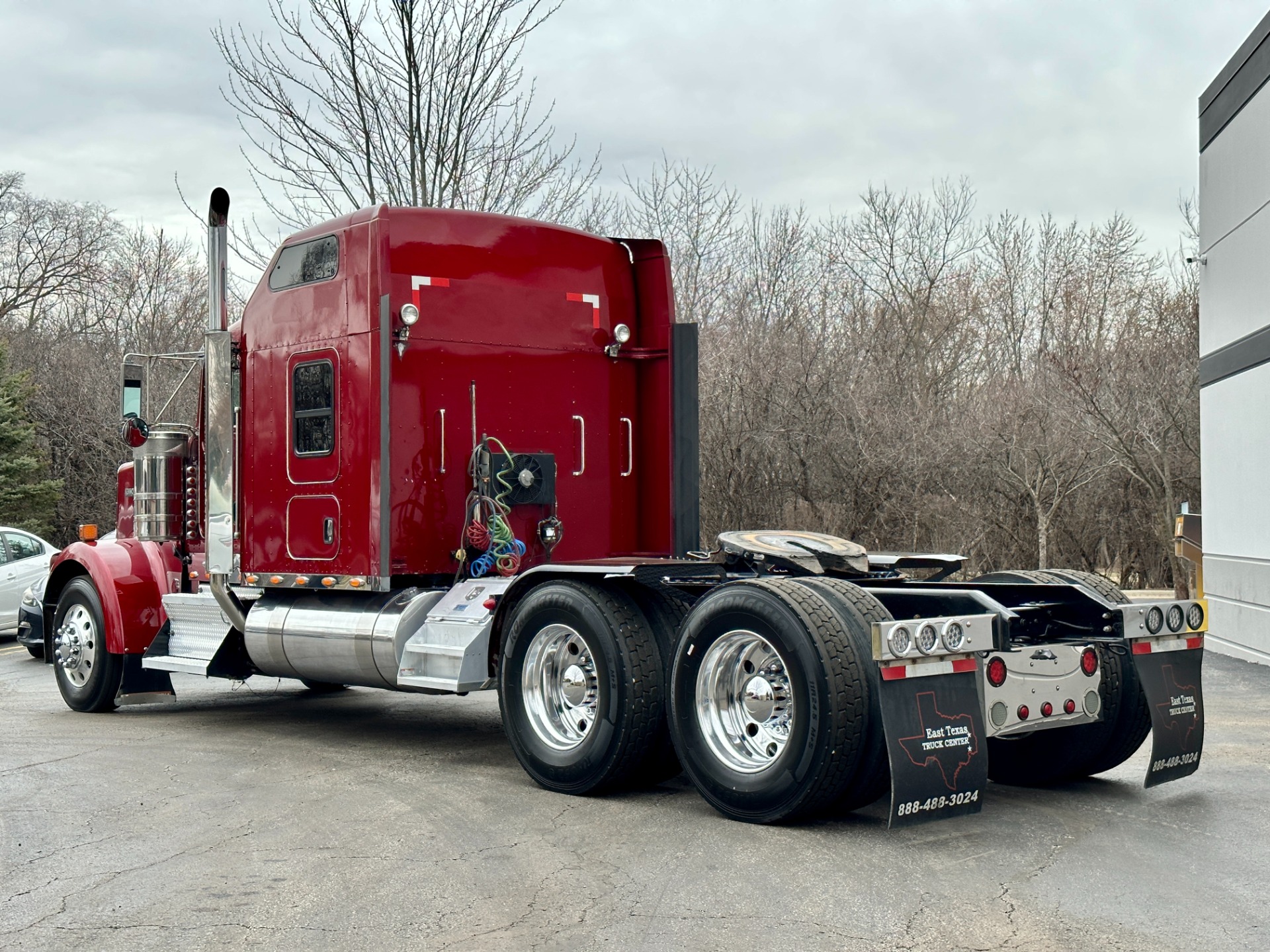 Used-2017-Kenworth-W900-Raised-Sleeper-GLIDER---CAT-3406---550-HP---18-Speed-Manual