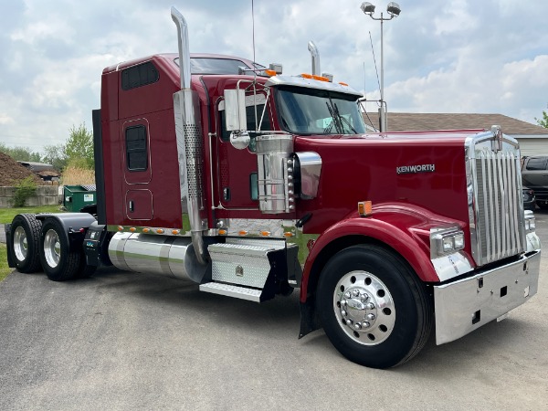 Used 2017 Kenworth W900 Raised Sleeper GLIDER CAT 3406 18 Speed Manual 550 HP for sale Sold at Chicago Motor Cars in West Chicago IL 60185 3