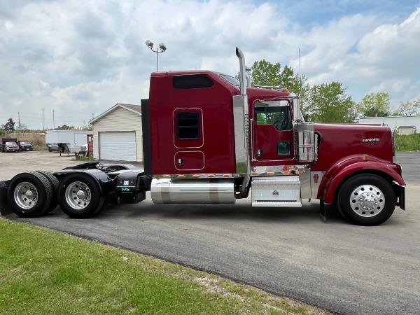 Used 2017 Kenworth W900 Raised Sleeper GLIDER CAT 3406 18 Speed Manual 550 HP for sale Sold at Chicago Motor Cars in West Chicago IL 60185 4