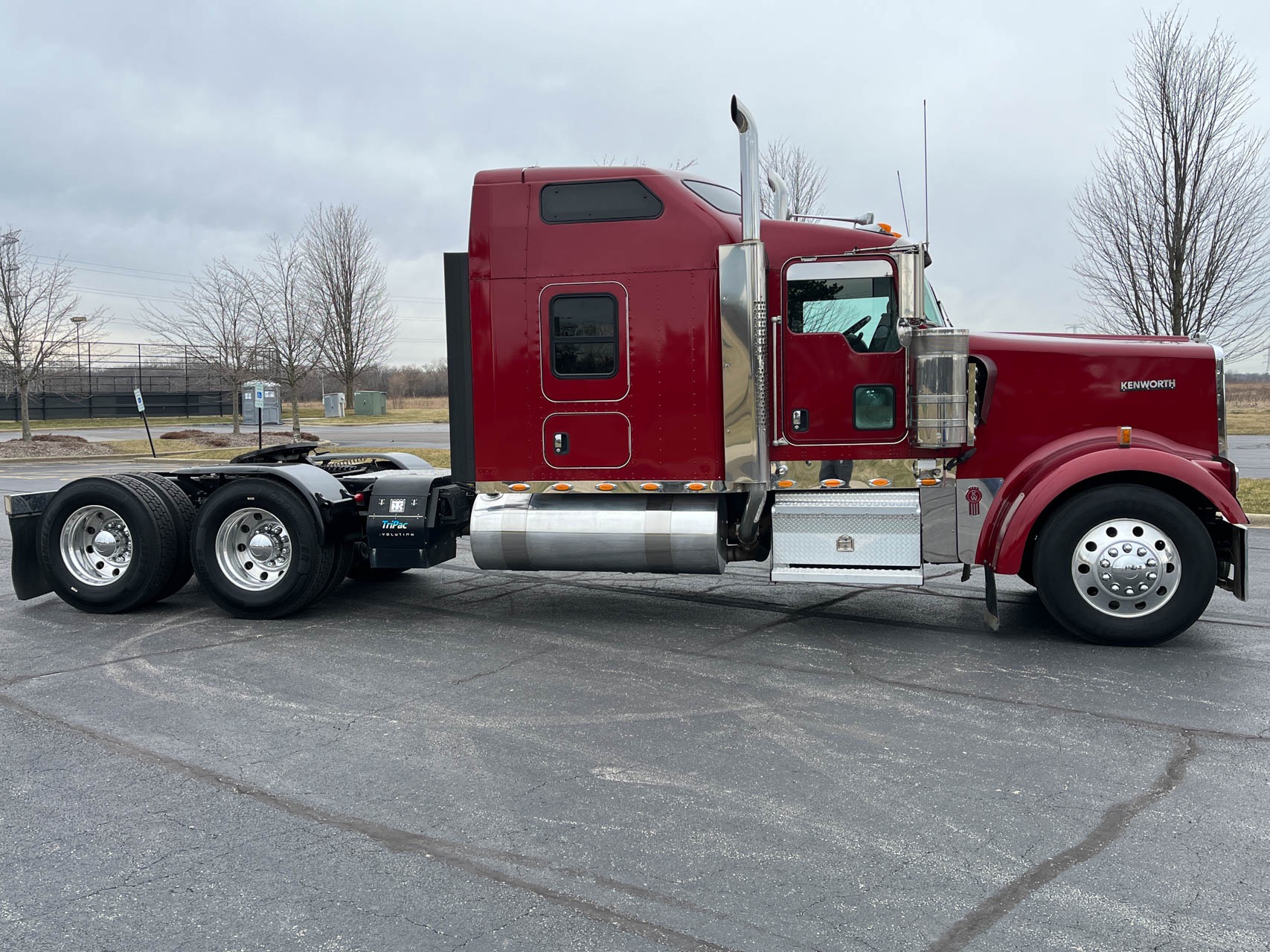 Used-2017-Kenworth-W900-Raised-Sleeper-GLIDER---CAT-3406---550-HP---18-Speed-Manual