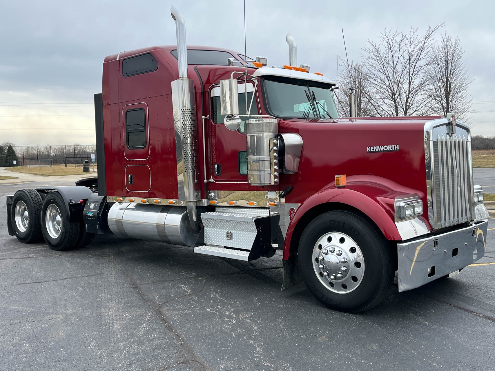 Used-2017-Kenworth-W900-Raised-Sleeper-GLIDER---CAT-3406---550-HP---18-Speed-Manual