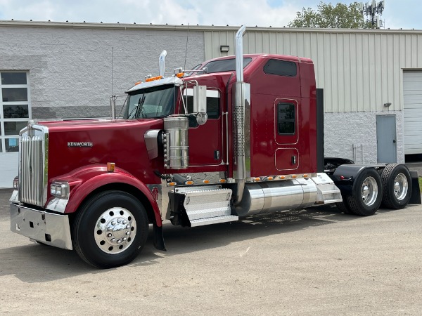 Used 2017 Kenworth W900 Raised Sleeper GLIDER CAT 3406 18 Speed Manual 550 HP for sale Sold at Chicago Motor Cars in West Chicago IL 60185 1