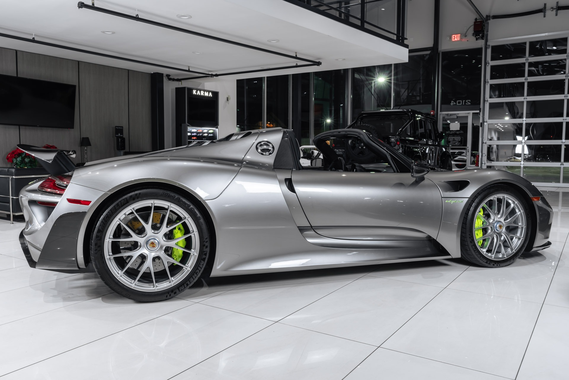 Used-2015-Porsche-918-Spyder-Weissach-Package-Liquid-Silver-Paint-Front-Lift-Serviced-Carbon-Fiber