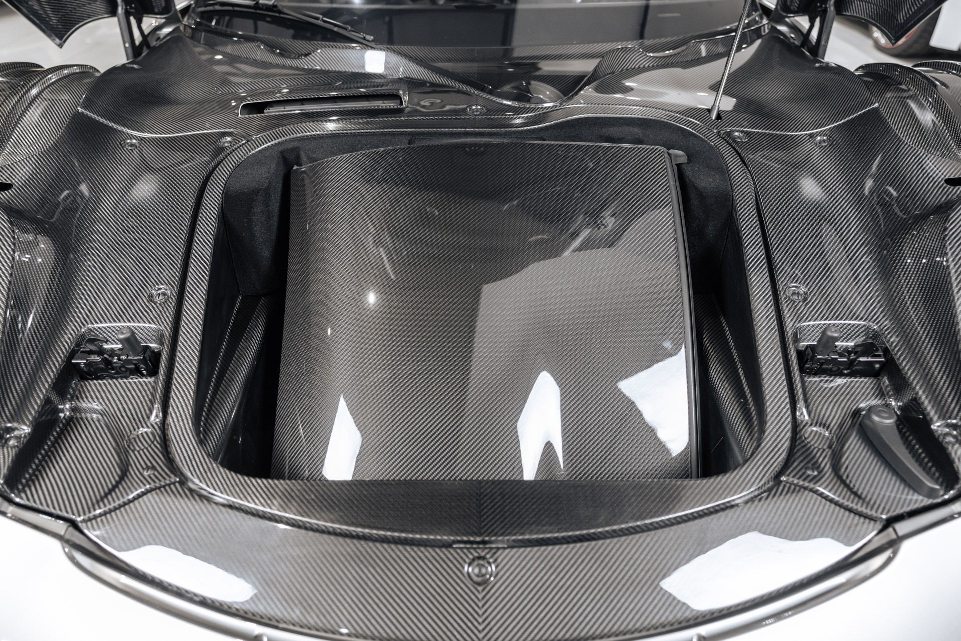 Used-2015-Porsche-918-Spyder-Weissach-Package-Liquid-Silver-Paint-Front-Lift-Serviced-Carbon-Fiber