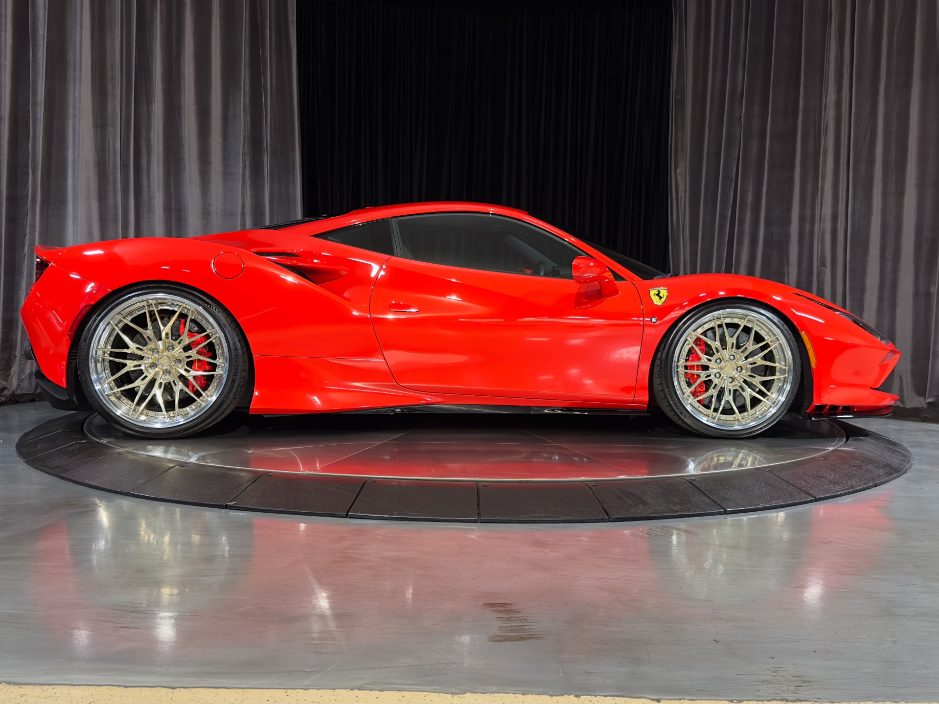 Used-2020-Ferrari-F8-Tributo-Coupe-ONLY-1001-Miles-Carbon-Steering-Wheel-Full-Electric-Seats-FULL-PPF