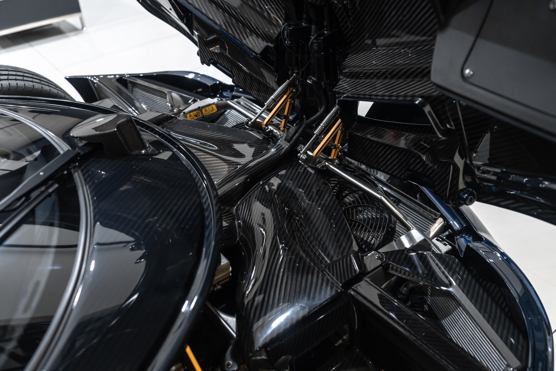 Used-2014-Pagani-Huayra-Coupe-1-of-ONLY-100-Full-Body-PPF-TONS-of-Carbon-Fiber-Service-Records