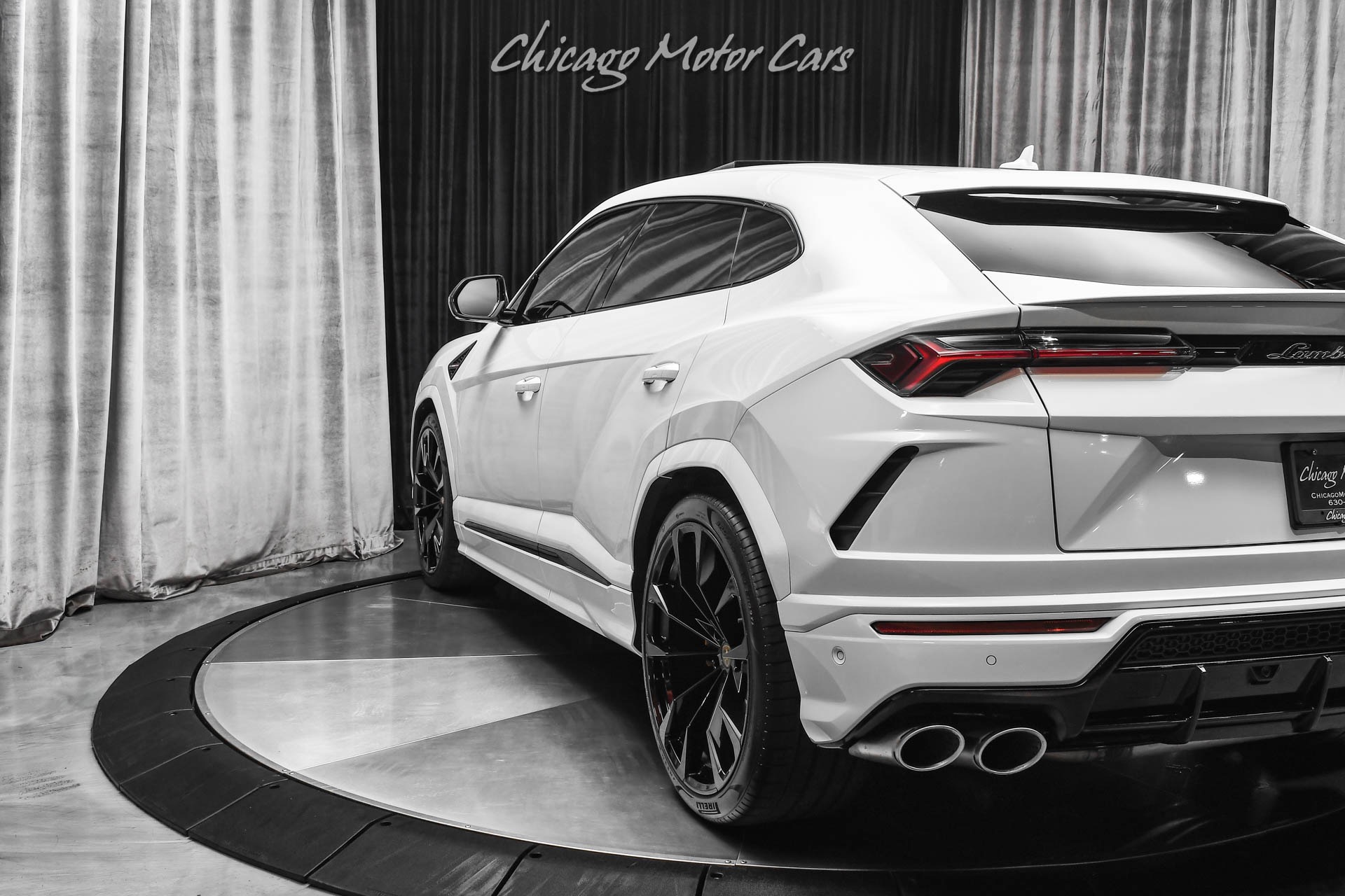 Used-2022-Lamborghini-Urus-SUV-LOADED-Hot-Color-Combo-B-O-3D-Audio-Parking-Assistance-Pkg