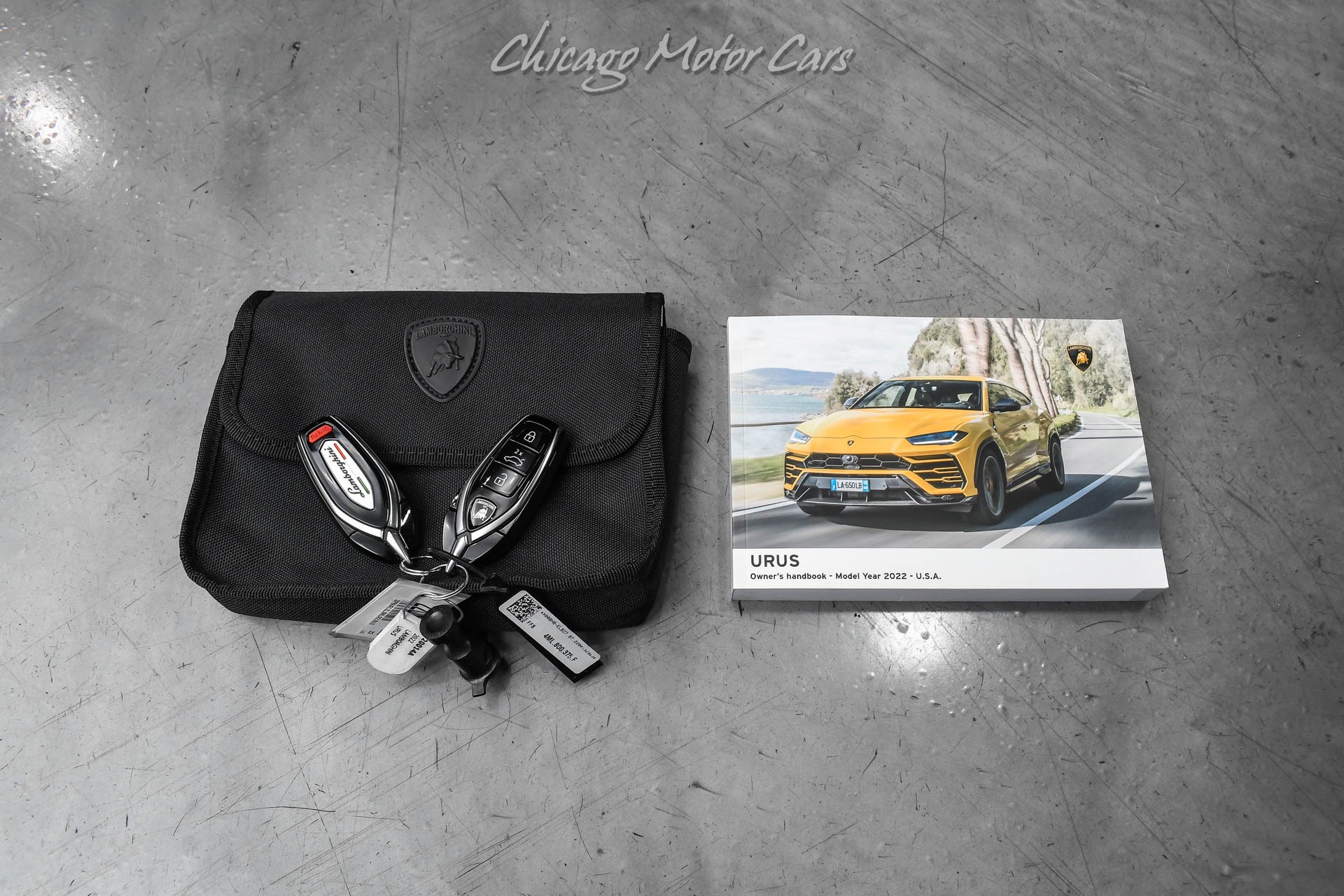 Used-2022-Lamborghini-Urus-SUV-LOADED-Hot-Color-Combo-B-O-3D-Audio-Parking-Assistance-Pkg