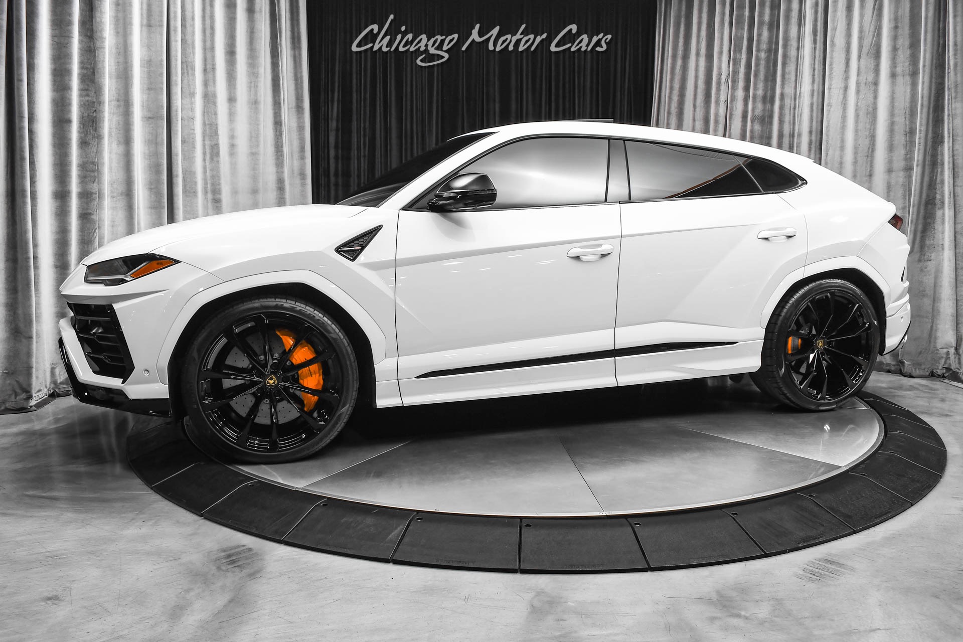 Used 2022 Lamborghini Urus SUV LOADED! Hot Color Combo! B&O 3D Audio! Parking Assistance Pkg! for sale Sold at Chicago Motor Cars in West Chicago IL 60185 1