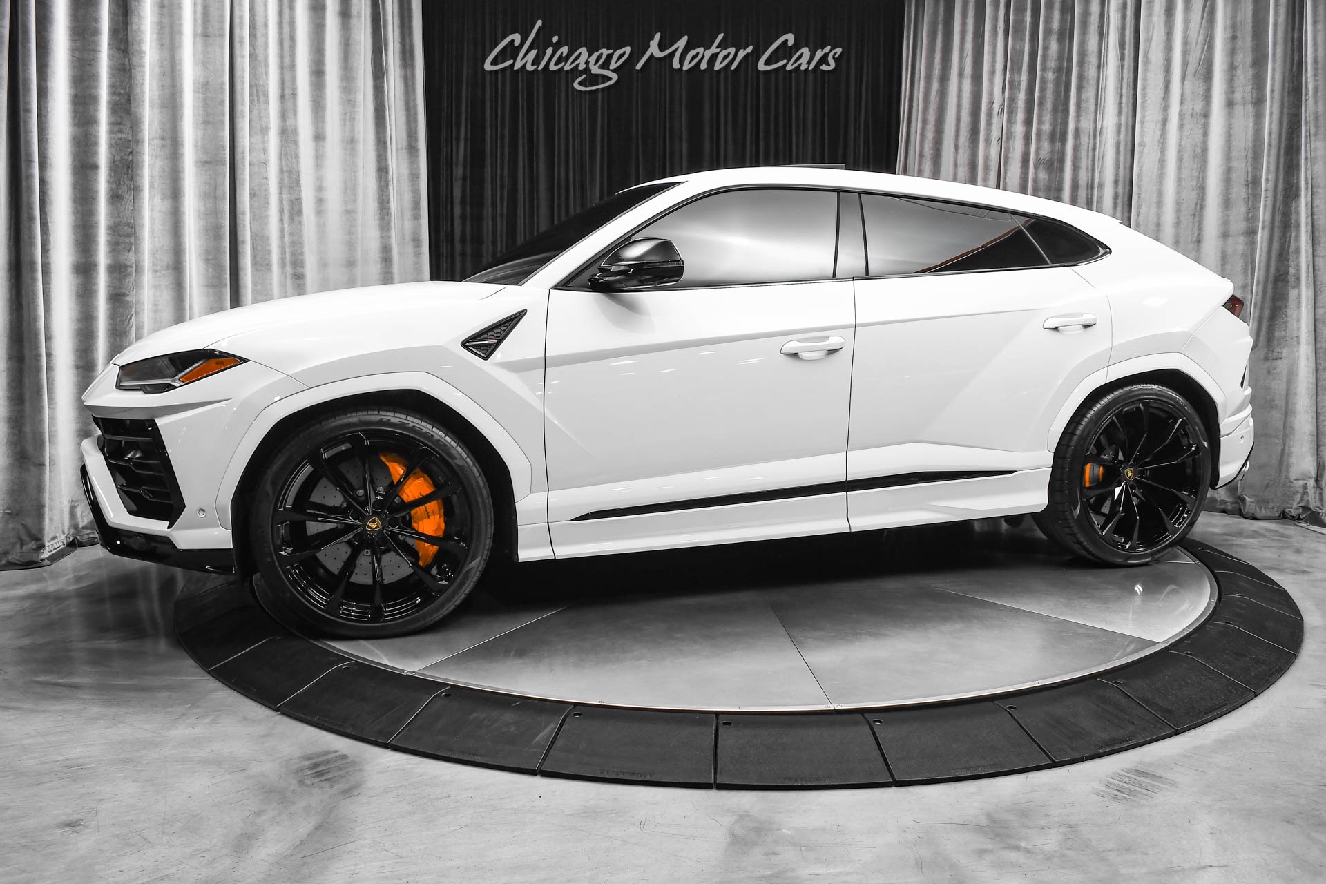 Used-2022-Lamborghini-Urus-SUV-LOADED-Hot-Color-Combo-B-O-3D-Audio-Parking-Assistance-Pkg