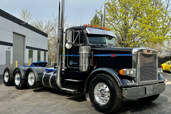 Used 2004 Peterbilt 379 Tri-axle day cab - cat c15 diesel - 18 speed - double wet kit - pto for sale Sold at Chicago Motor Cars in West Chicago IL 60185 4