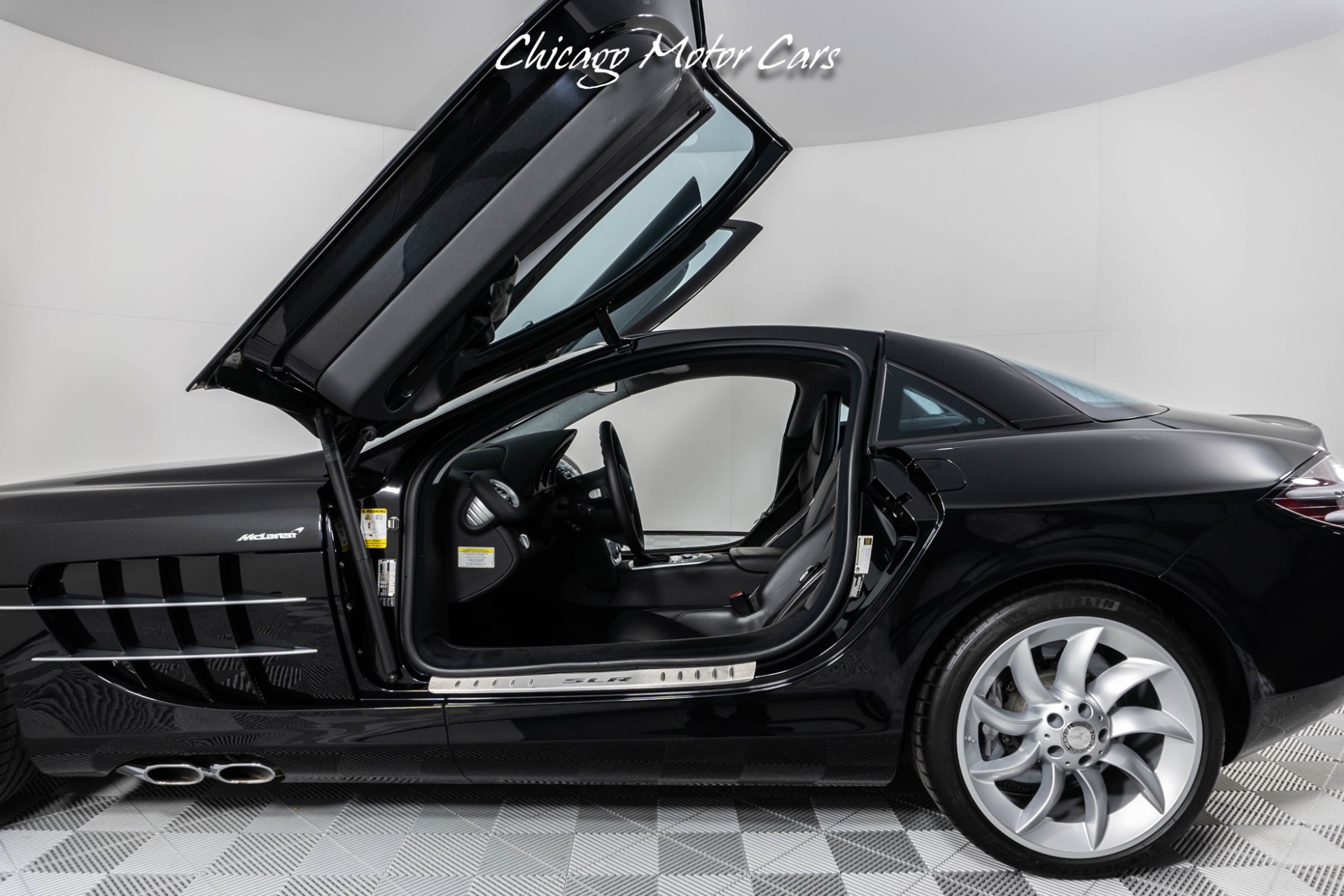 Used-2006-Mercedes-Benz-SLR-McLaren-SUPER-RARE-PRISTINE-CONDITION-GULLWING-DOORS-ONLY-2K-MILES