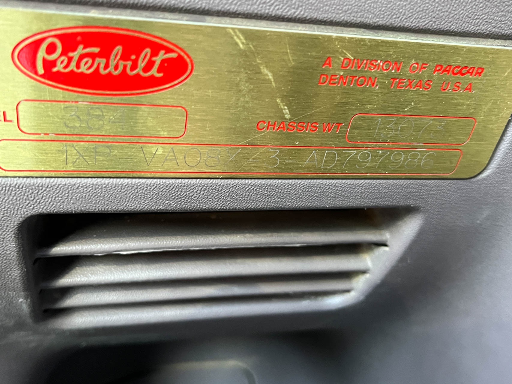 2010 PETERBILT 384 - Image 19