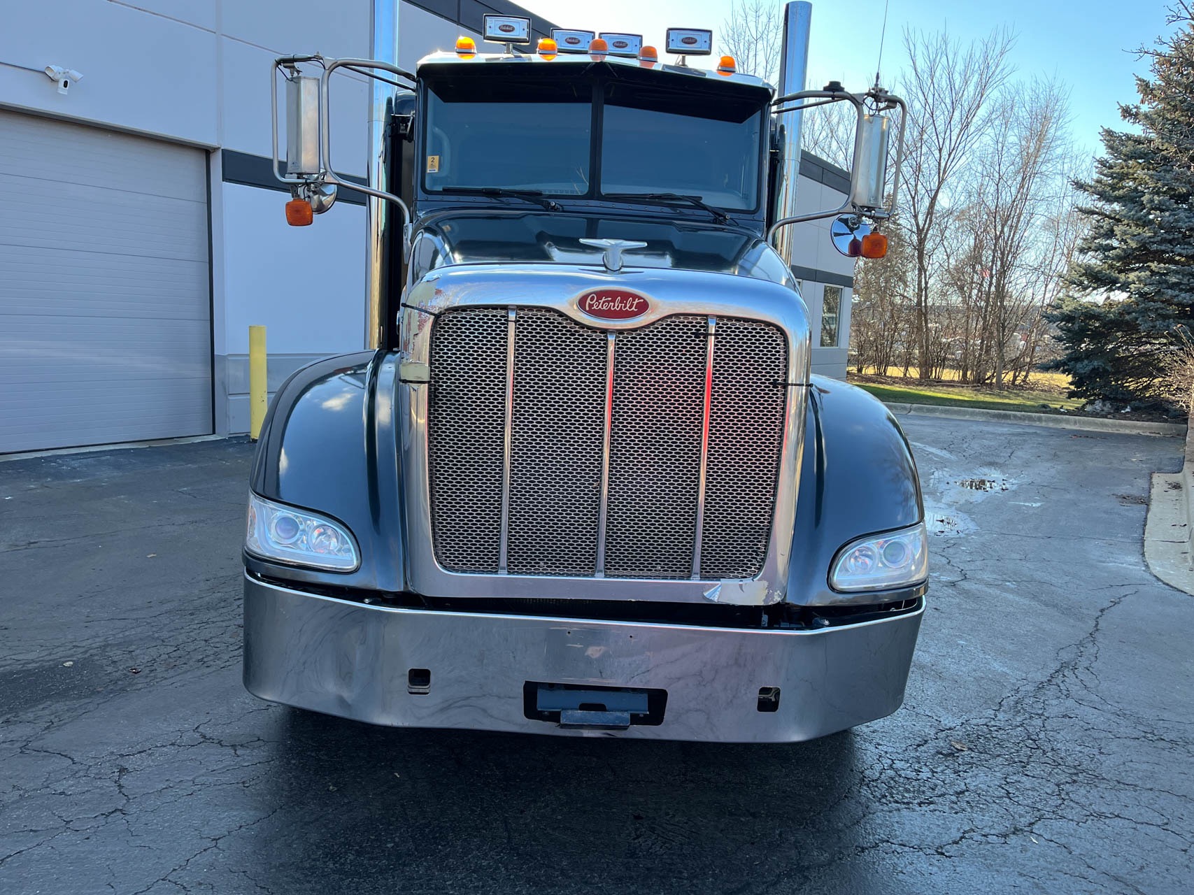 Used-2010-Peterbilt-384-Single-Axle