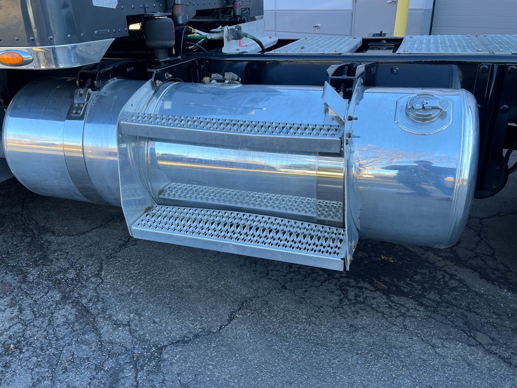 2010 PETERBILT 384 - Image 24