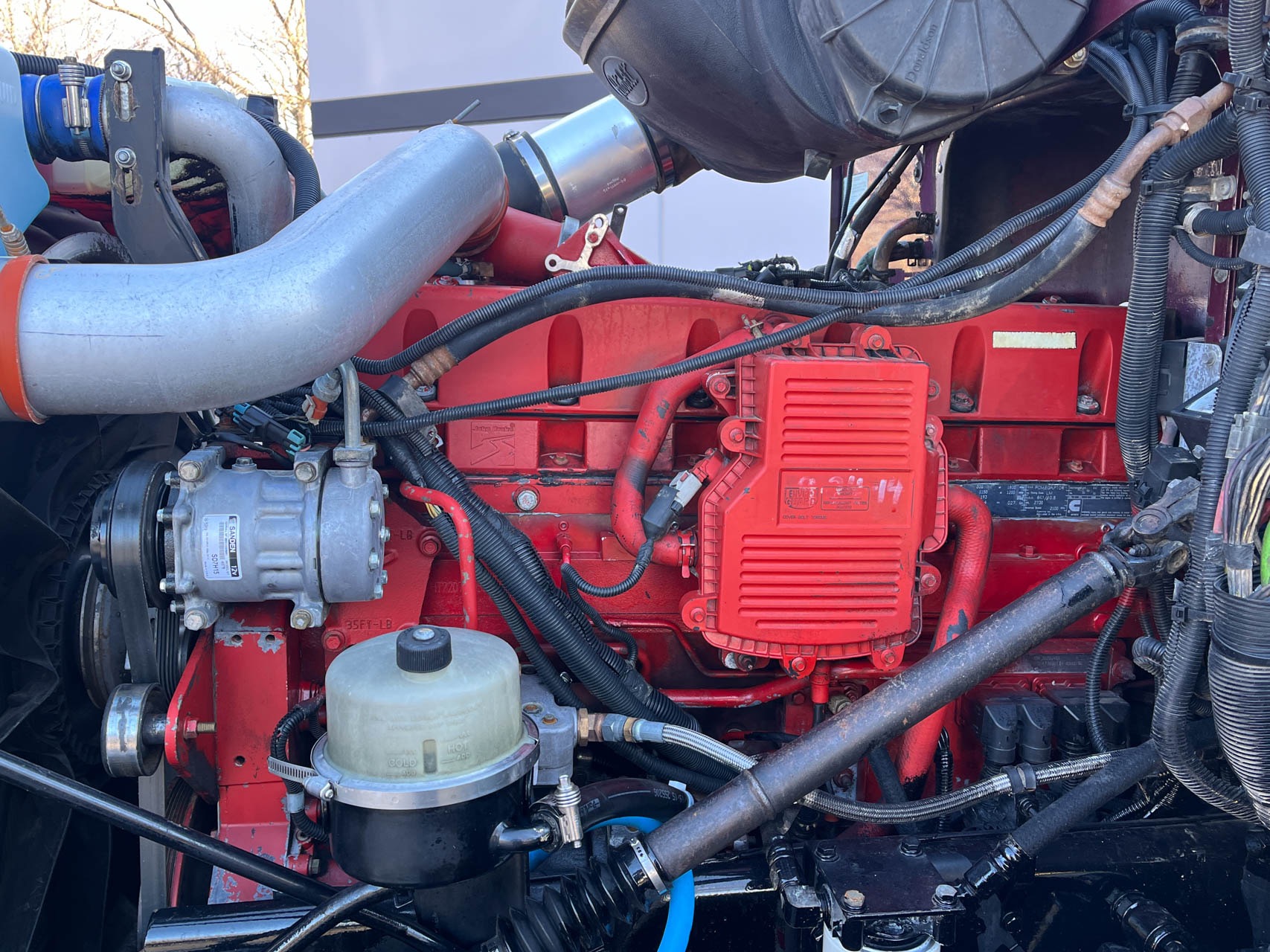 2010 PETERBILT 384 - Image 8