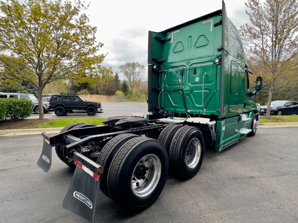 Used 2018 Freightliner Cascadia 125 SLEEPER - DETROIT Diesel - 505 Horsepower - automatic for sale Sold at Chicago Motor Cars in West Chicago IL 60185 5