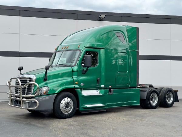 Used 2018 Freightliner Cascadia 125 SLEEPER - DETROIT Diesel - 505 Horsepower - automatic for sale Sold at Chicago Motor Cars in West Chicago IL 60185 1