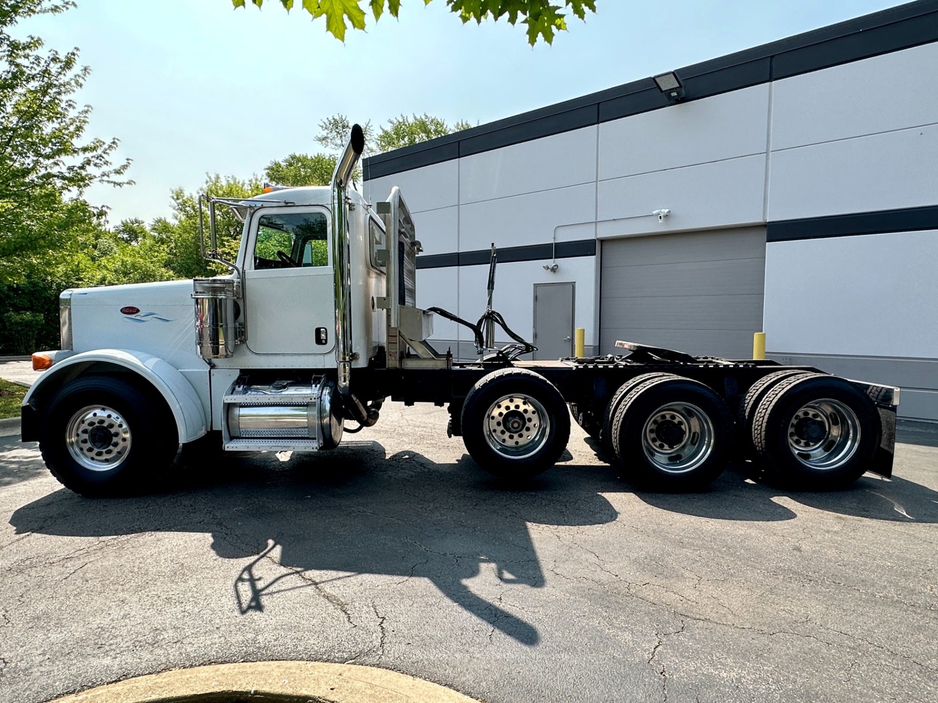 Used-2005-Peterbilt-379-Tri-Axle-Day-Cab---Cat-C15-Power---Two-Line-Wet-Kit---PTO