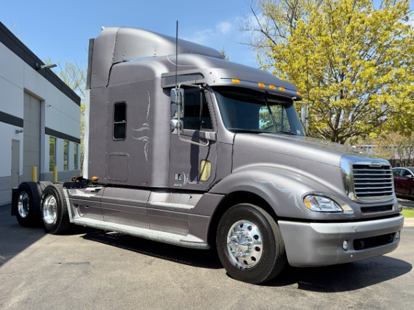 Used 2006 Freightliner Columbia Signature Series Sleeper - Cat C15 Power - 465 Horspower - 18 Speed Manual for sale Sold at Chicago Motor Cars in West Chicago IL 60185 3