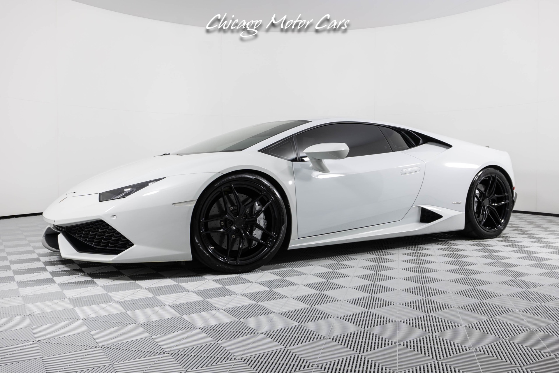 Used 2016 Lamborghini Huracan ONLY 1K Miles! PPF! LIFT SYSTEM! for sale Sold at Chicago Motor Cars in West Chicago IL 60185 1