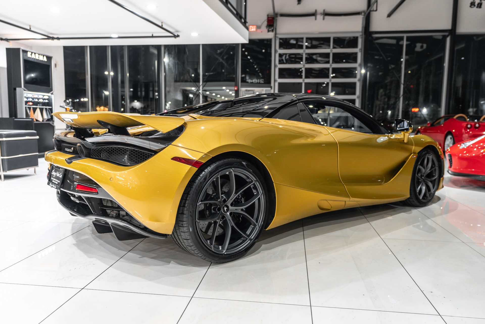 Used-2019-McLaren-720S-Spider-Luxury-Exterior-Carbon-Fiber-Pkg-Electrochomic-Roof-Just-Serviced