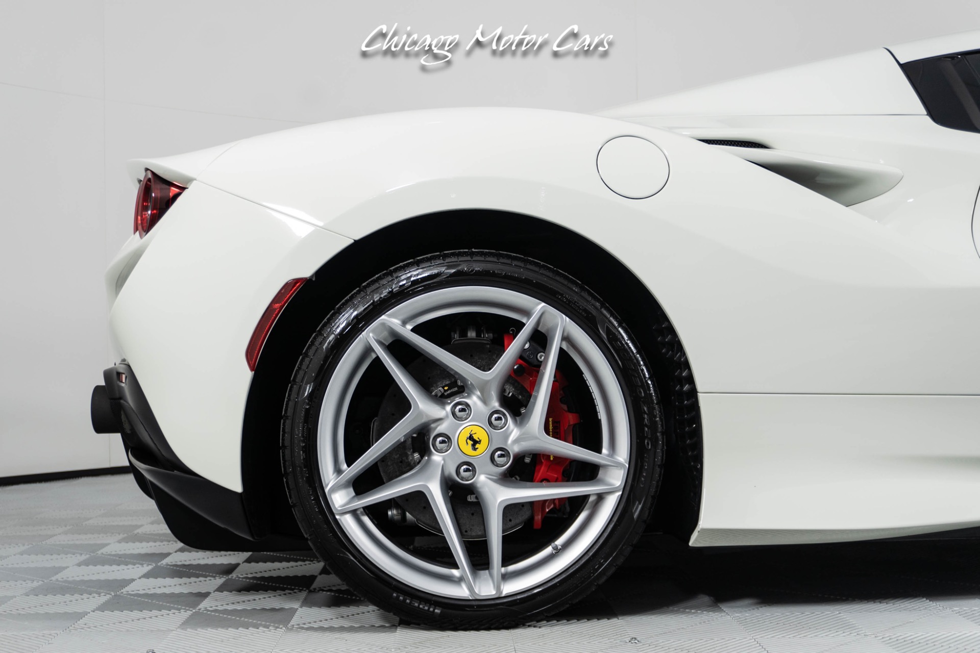 Used-2022-Ferrari-F8-Spider-HOT-COLOR-COMBO-Only-300-Miles-SUSPENSION-LIFT-LOADED
