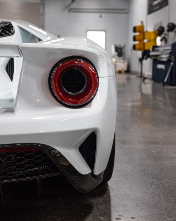 Used-2020-Ford-GT-RARE-Frozen-White-Ext-Carbon-Pkg-Carbon-Graphics-PKG-ONLY-500-Miles