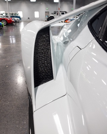 Used-2020-Ford-GT-RARE-Frozen-White-Ext-Carbon-Pkg-Carbon-Graphics-PKG-ONLY-500-Miles