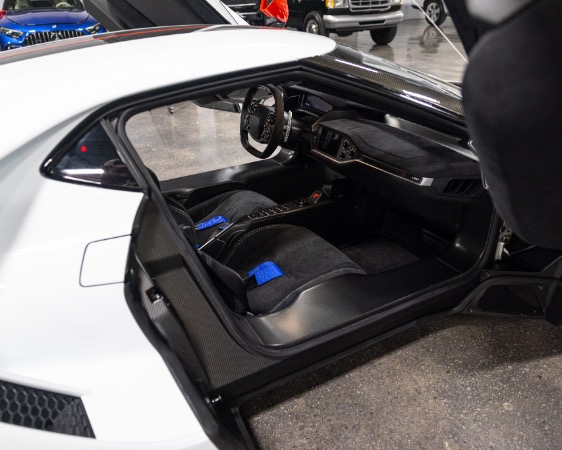 Used-2020-Ford-GT-RARE-Frozen-White-Ext-Carbon-Pkg-Carbon-Graphics-PKG-ONLY-500-Miles