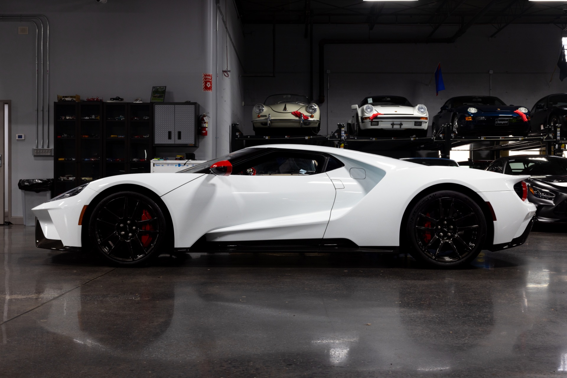 Used-2020-Ford-GT-Coupe-ONLY-500-Miles-Exterior-Carbon-Pkg-Carbon-Red-Graphics-Pkg-PRISTINE