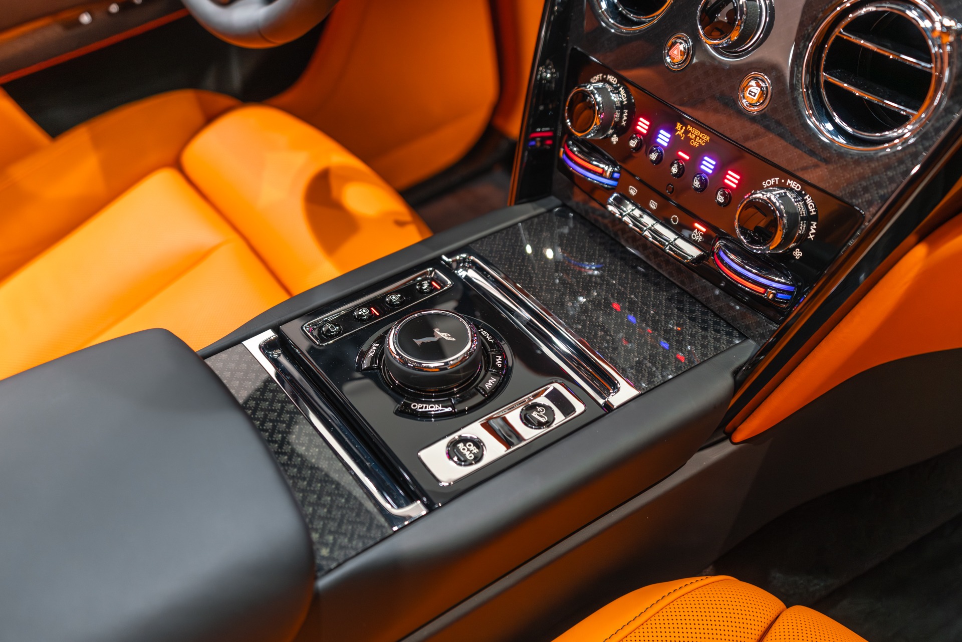 Used-2023-Rolls-Royce-Cullinan-Black-Badge-Original-MSRP-491750-Mandarin-Orange-Interior-Carbon-FIBER