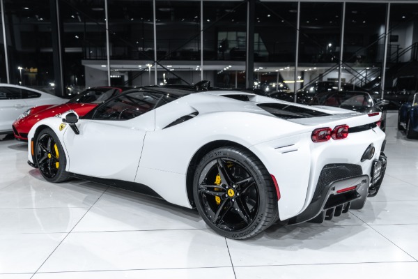 Used-2023-Ferrari-SF90-Stradale-Coupe-ONLY-261-Miles-136K-in-Options-HOT-Spec-TONS-of-Carbon-LIKE-NEW