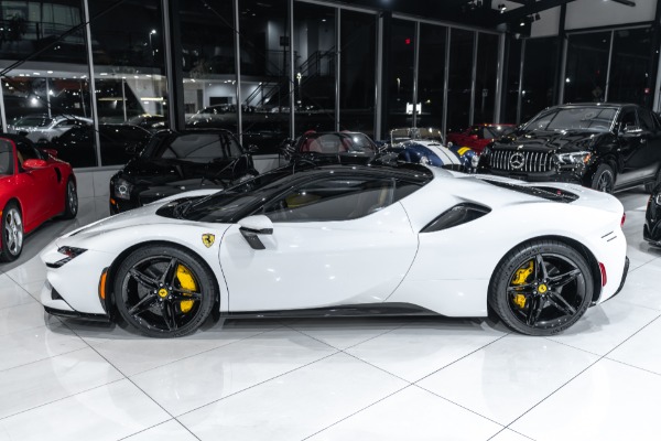 Used-2023-Ferrari-SF90-Stradale-Coupe-ONLY-261-Miles-136K-in-Options-HOT-Spec-TONS-of-Carbon-LIKE-NEW