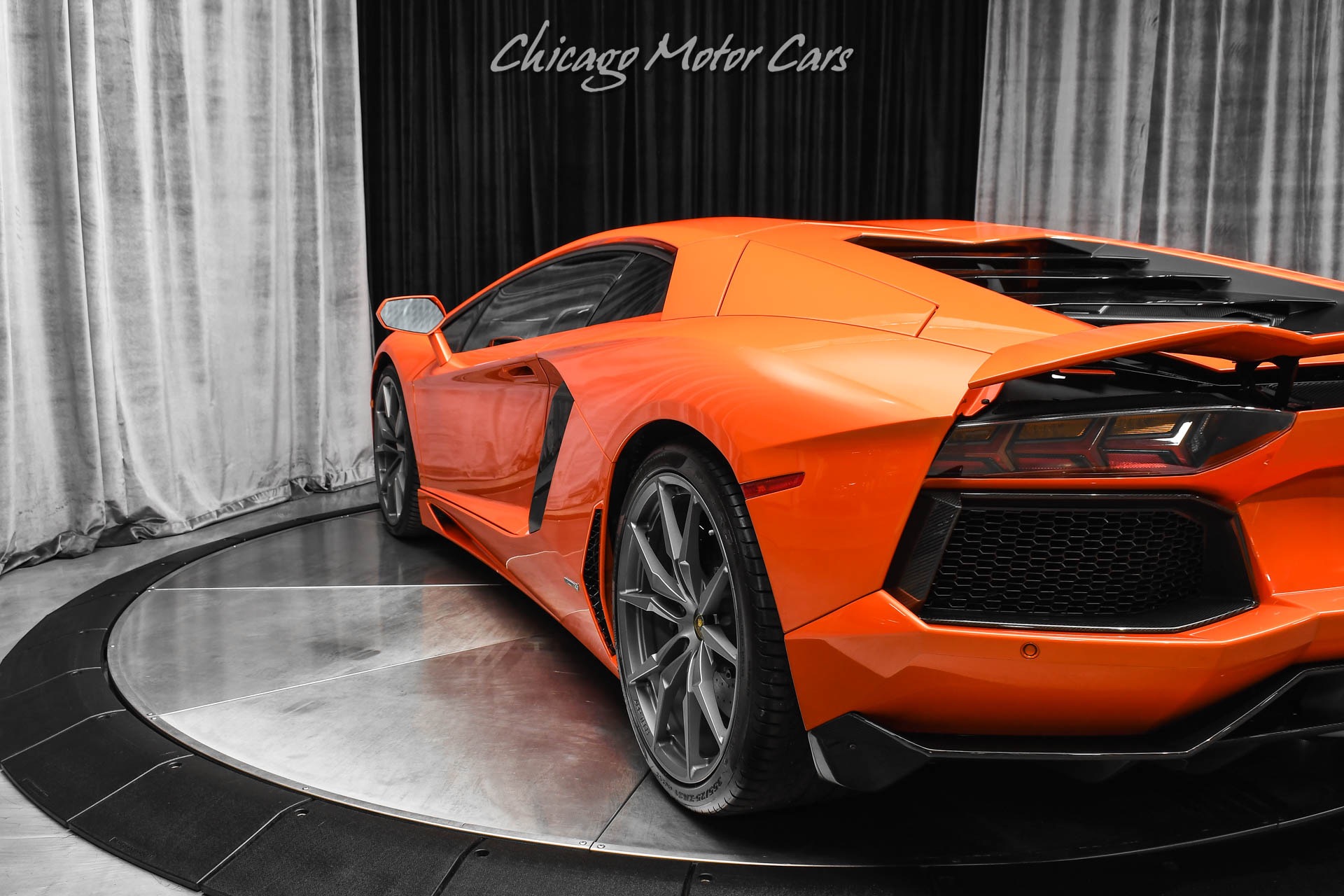 Used-2015-Lamborghini-Aventador-LP700-4-Coupe-Only-8K-Miles-Carbon-Fiber-InteriorExterior-Package-Loaded