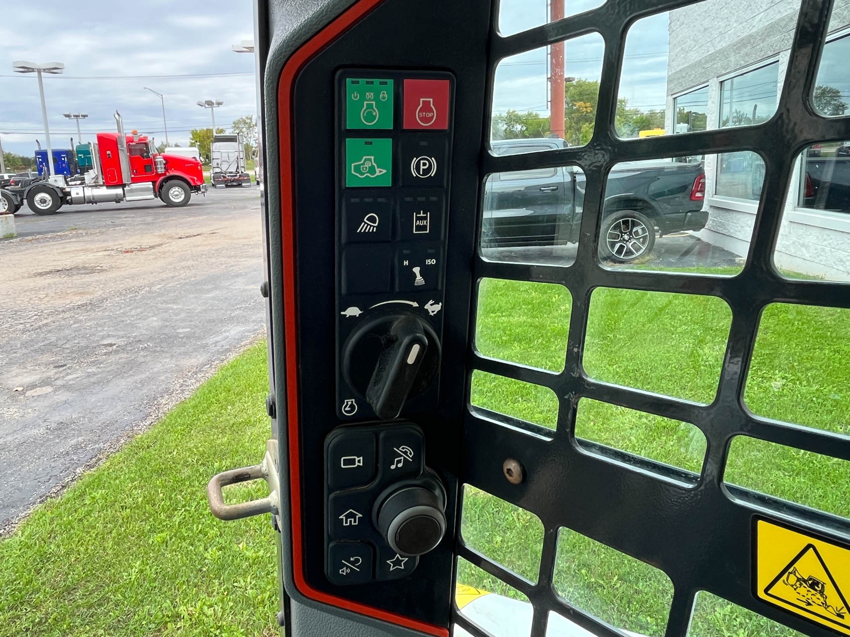 2021 BOBCAT T66 LOADER - Image 13