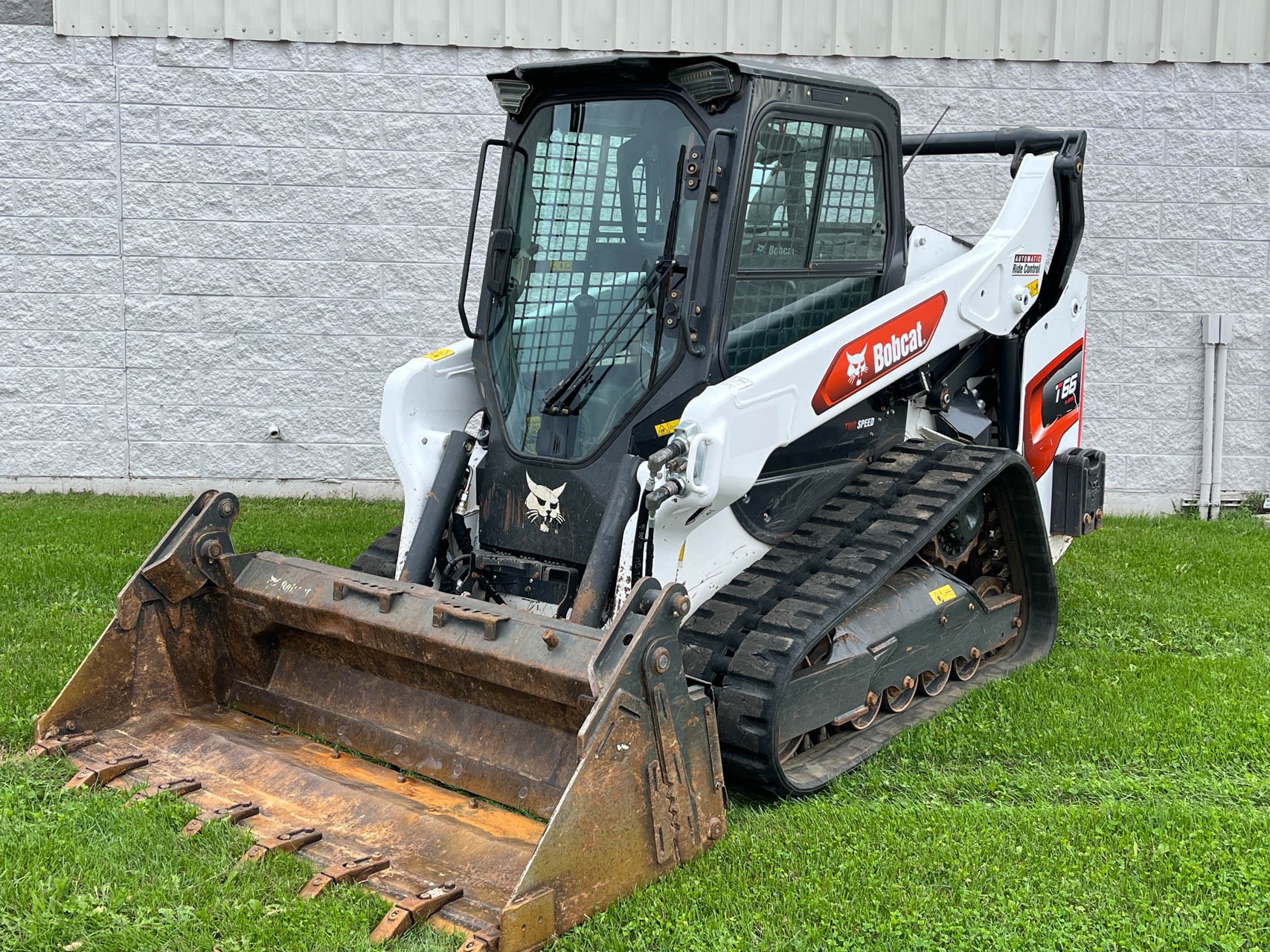 2021 BOBCAT T66 LOADER - Image 1