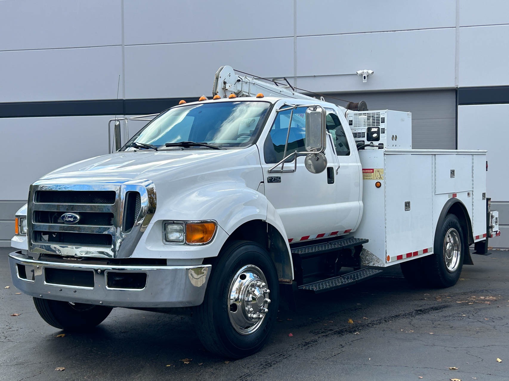 Used-2007-Ford-F-750-XLT-Service-Truck