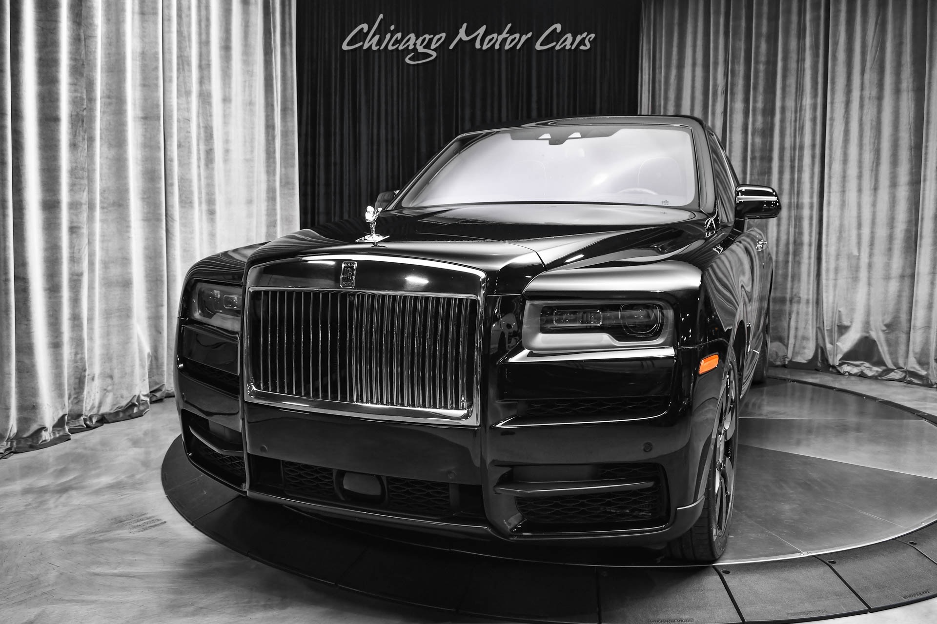 Used-2019-Rolls-Royce-Cullinan-SUV-Rear-Theater-Config-Lounge-Seats-Cullinan-Pkg-GORGEOUS-Color-Combo